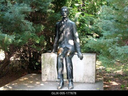 Gárdonyi Géza statue - Eger - Hungary-stock-foto