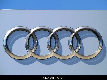 Audi emblem - Győr - Hungary - Factory-stock-foto