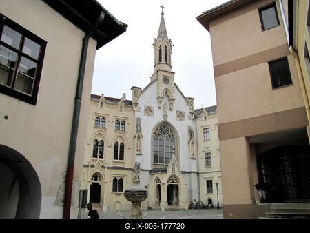 Sopron - Old Square - Church - Hungary-stock-foto