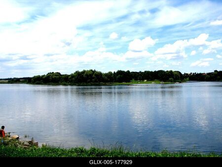 A child fishing at Lake Gébárti, near Zalaegerszeg - Hungary-stock-foto