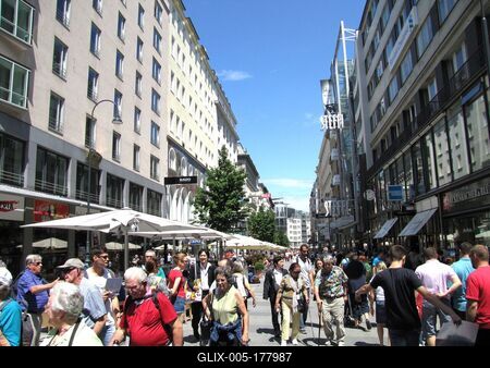 Kartnerstrasse - Vienna - Austria-stock-foto