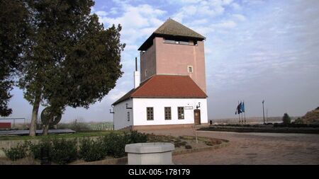 Dunaföldvár - Trunvated tower - Hungary-stock-foto