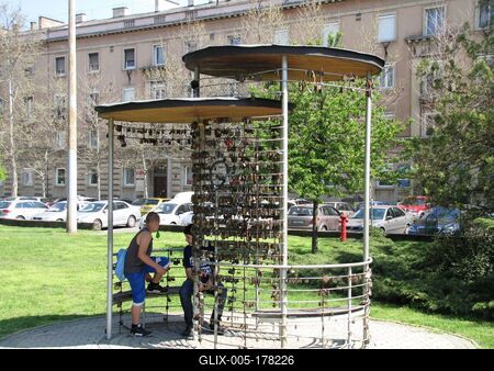 Love padlocks - Nyíregyháza - Hungary-stock-foto