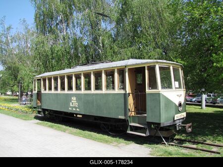 100 year old tram - Nyíregyháza - Hungary-stock-foto