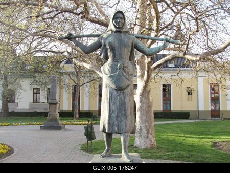 Statue of a shepherdess - Nyíregyháza - Hungary-stock-foto