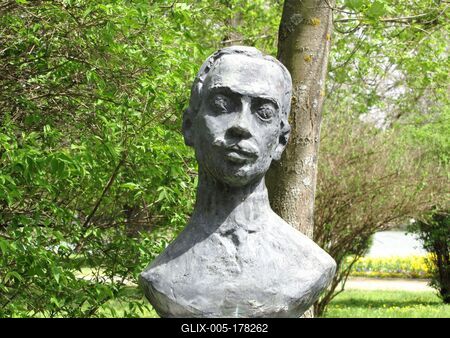 Hungarian writer Krúdy Gyula bust - Nyíregyháza Sóstó - Hungary-stock-foto