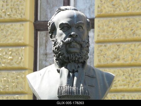 Hungarian PM Lónyay Menyhért bust - Nyíregyháza-stock-foto