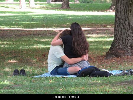 Couple in love on the lawn of Margaret Island - Budapest-stock-foto