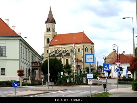Moor city center - i Church of the Holy Cross - Hungary-stock-foto