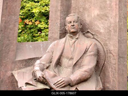 Hungarian Prime Minister Wekerle Sándor Monument - Mór-stock-foto