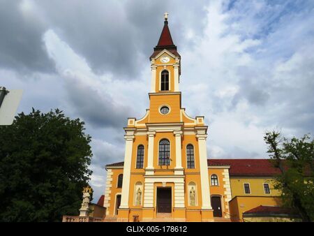 Mór - Holy Trinity Church - Hungary-stock-foto