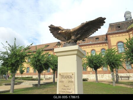 Trianon Memorial - Mór - Hungary - 1920-2020-stock-foto