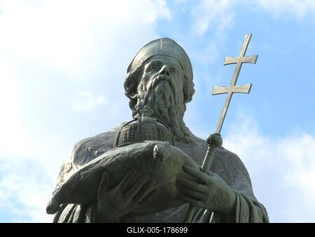 St. Astrik statue with the Crown - Pannonhalma - Hungary-stock-foto