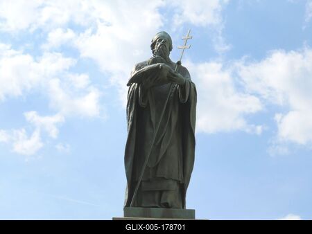 St. Astrik statue - Pannonhalma Archabbey - Hungary-stock-foto