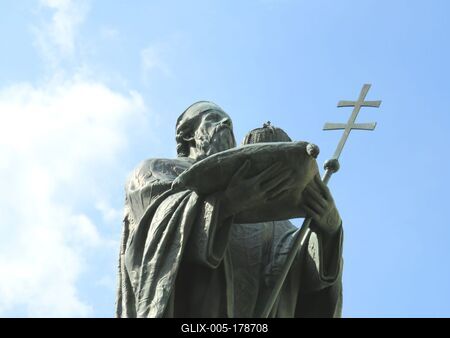 St. Astrik statue with the Crown - Pannonhalma - Hungary-stock-foto