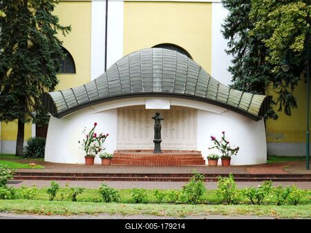 WWII Monument - Kistelek - Hungary-stock-foto