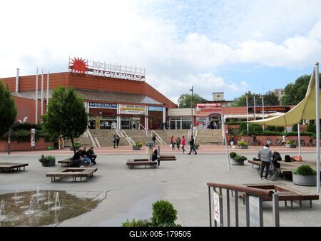 Árpád Squre - Szeged - Supermarket - Business Center-stock-foto