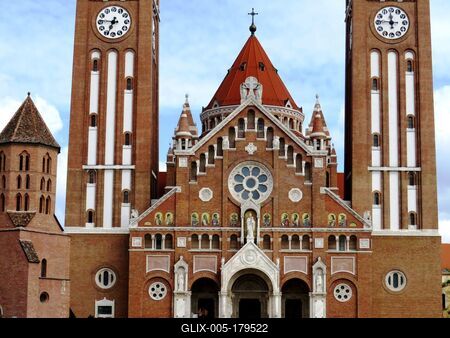 Szeged - Cathedral - Hungary - New-Romanesque-stock-foto