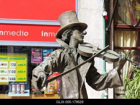 Street music statue - Szeged - Hungary-stock-foto