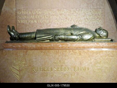 Tomb of Klebelsberg Kuno in Szeged Cathedral - Hungary-stock-foto