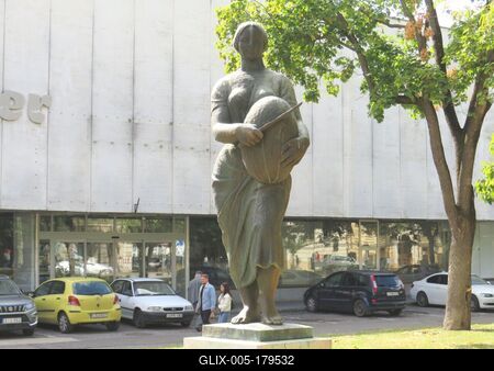 Statue of Woman breaking bread - Szeged - Hungary-stock-foto