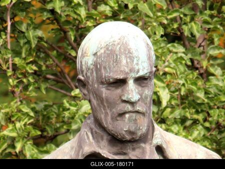 Statue of Hungarian poet Juhász Gyula - Szeged-stock-foto