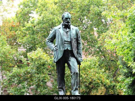 Statue of hungarian politician Tisza Lajos - Szeged-stock-foto