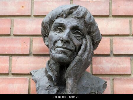 Bust of Kossuth prize winner writer Jankovszky Éva - Szeged-stock-foto