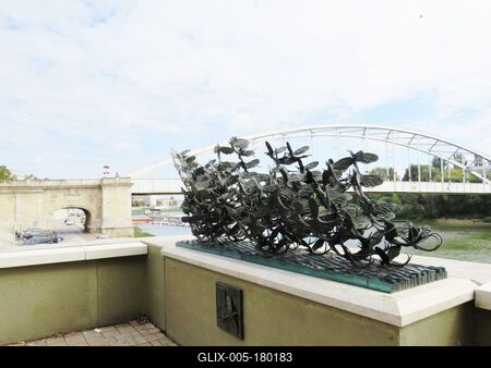 Day fly statue - Tisza river - Szeged-stock-foto