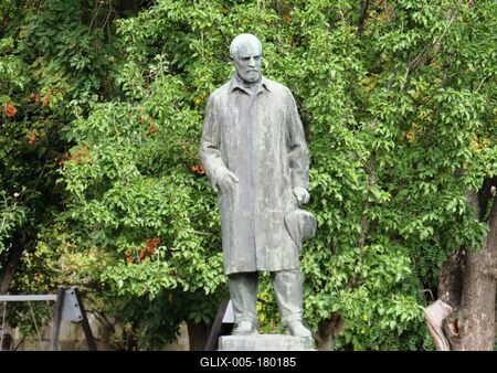 Statue of Hungarian poet Juhász Gyula - Szeged-stock-foto