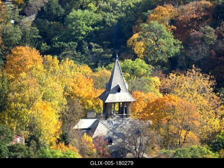 Towering cottage in autumn frame on János Hill - Budapest-stock-foto