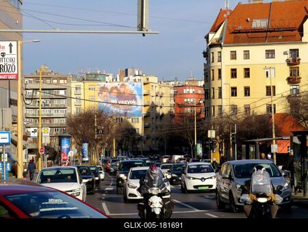 Car traffic on Margaret Boulevard - Budapest-stock-foto