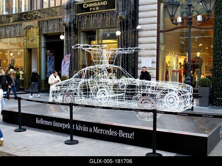 Christmas Mercedes Benz advertising - Budapest-stock-foto