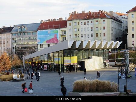 The metro station of Széll Kálmán tér - Budapest-stock-foto