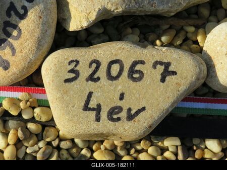 4 years old victim of COVID - Memorial gravel - Budapest-stock-foto