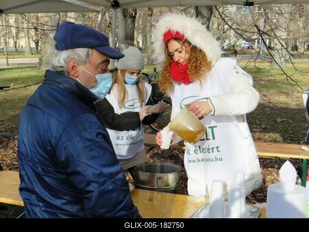 Lady handing out mulled wine in the poor kitchen - Budapest - Chirstmas-stock-foto