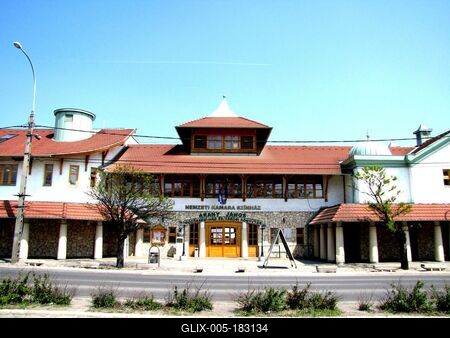 Gyál, 2010. április 24.A gyáli Nemzeti Kamara Színház, az Arany János Közösségi ház és Városi könyvtár közös épülete.-stock-foto