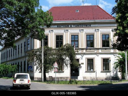 Hatvan - Kossuth Lajos Primary School - Hungary-stock-foto