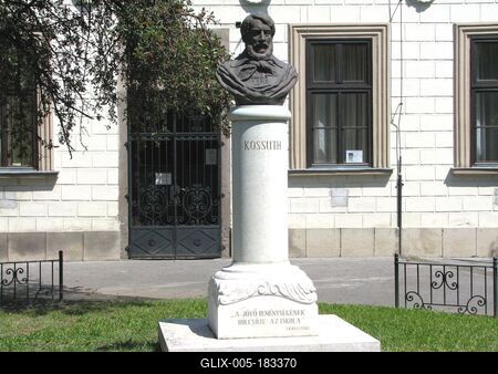 Bust of Kossuth Lajos - Hatvan - Hungary-stock-foto