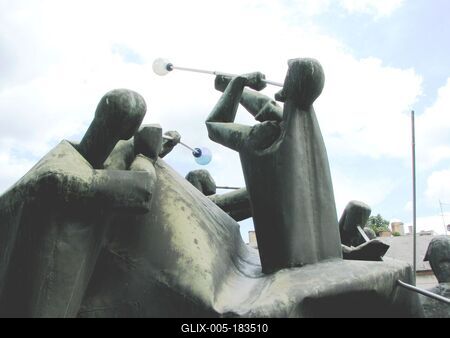 Glass blowers statue - Salgótarján - Hungary-stock-foto