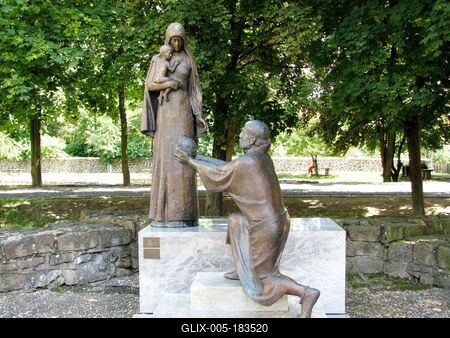 Szent István - Szúz Mária szobor - Pásztó - Hungary-stock-foto