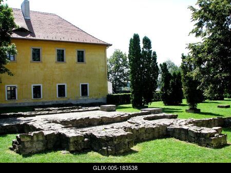 Pásztó - Ruins of a medieval Cistercian monastery - Hungary-stock-foto