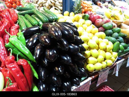 Vegetables - Eggplant, Lemon, Avogado,paprika,Capi - Budapest Marfket-stock-foto