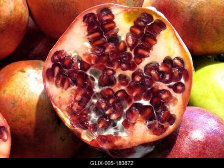 Pomegranate in the Budapest Great Market Hall-stock-foto