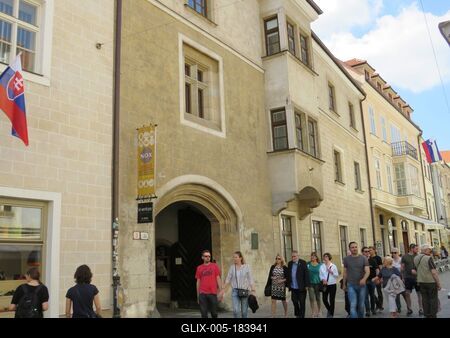 Bratislava (Pozsony), 19 May 2018The Academia Istrapolitana. Originally founded by the Hungarian King Mátyás, it gve home to the Danube Academy in the 15th Century.Az Academia Istrapolitana. Eredetileg a Mátyás magyar király alapította Dunai Akadémia épülete volt a XV. sz-ban.-stock-foto