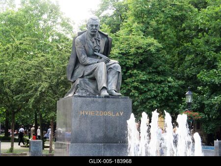 Bratislava (Pozsony), 19 May 2018Slovakian poet, dramatist, translator Pavol Országh-Hviezdoslav's statue.Hviezdoslav vagy Pavol Országh-Hviezdoslav (1849-1921) szlovák költõ, drámaíró, mûfordító szobra. Vojtech Ihriský 1937-ben készült alkotása.-stock-foto