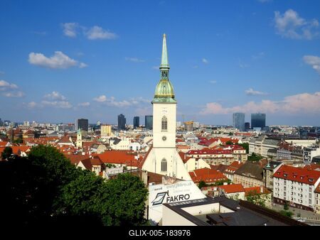 Bratislava (Pozsony), 19 May 2018View of Bratislava with the St. Martin's Cathedral Tower.Pozsonyi látkép a Szent Márton dóm tornyával.-stock-foto