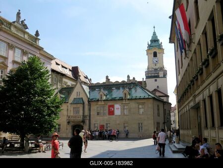 Bratislava (Pozsony), 27 May 2018The Old City Hall from the Archbishop Square. From the Left the Archbishop Palace.Az Óvárosháza a Hrecegprímás tér felõl. Balra az érseki palota.-stock-foto