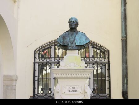 Bratislava (Pozsony), 27 May 2018Bust of the Father of Hungarian Archeology, Rómer Flóris in the Old City Hall Garden.Rómer Flóris (1815-1889), A magyar régészet atyjának mellszobra a pozsonyi óvárosháza udvarában.-stock-foto