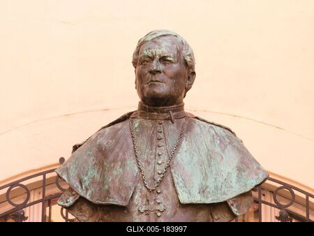 Bratislava (Pozsony), 27 May 2018Bust of the Father of Hungarian Archeology, Rómer Flóris in the Old City Hall Garden.Rómer Flóris (1815-1889), A magyar régészet atyjának mellszobra a pozsonyi óvárosháza udvarában.-stock-foto